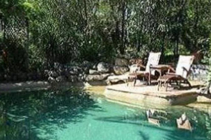 Pool 10 of 21