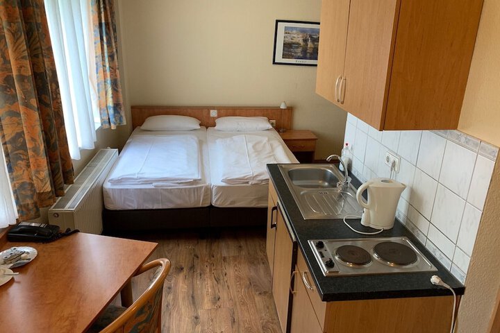 Room 14 of 33