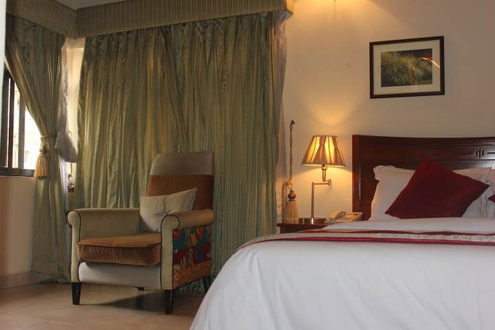 Room 4 of 18