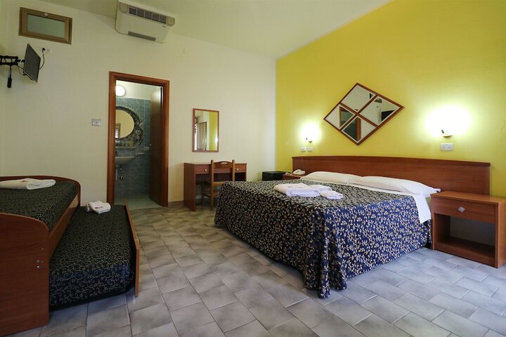 Room 25 of 150