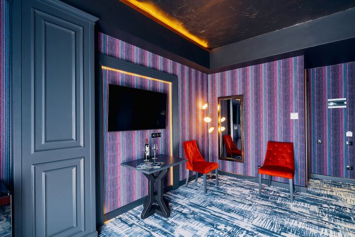 Room 52 of 199