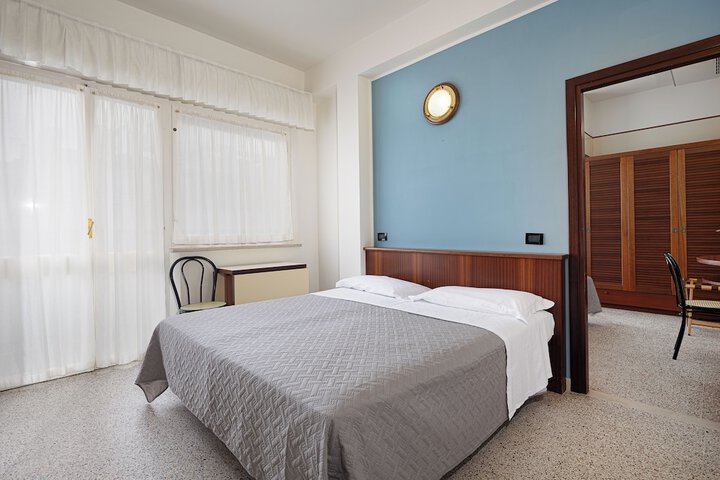 Room 12 of 42