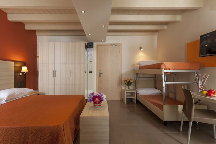 Room 10 of 44