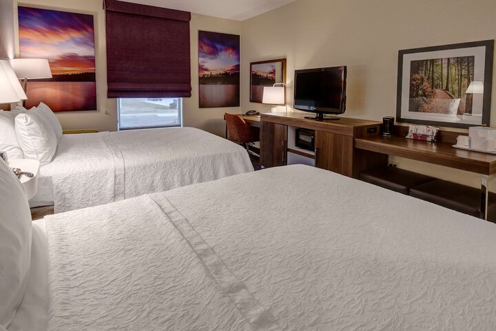 1 Queen Bed Walkin Shower Only (12 of 13)