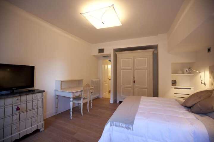 Room 45 of 170