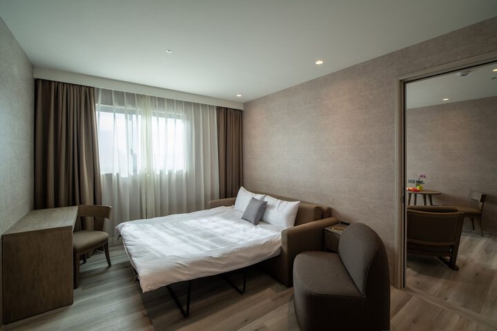 Room 3 of 61