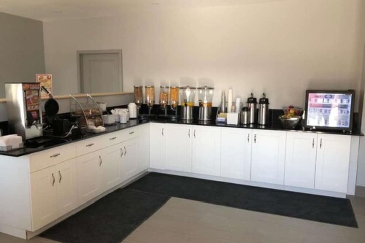 Breakfast/Coffee Service 33 of 44