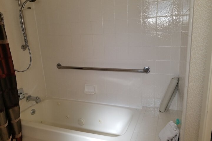 Jetted tub