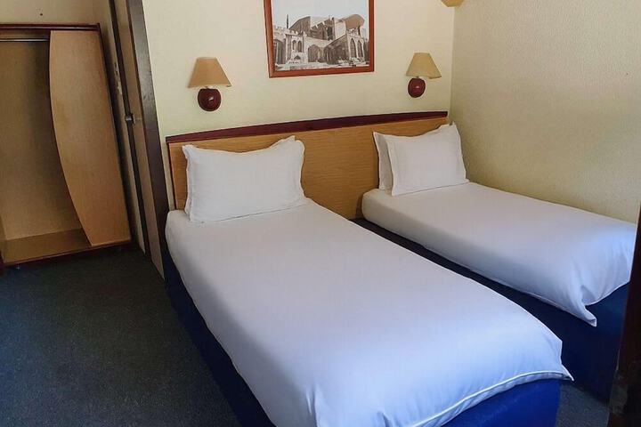 Room 3 of 16