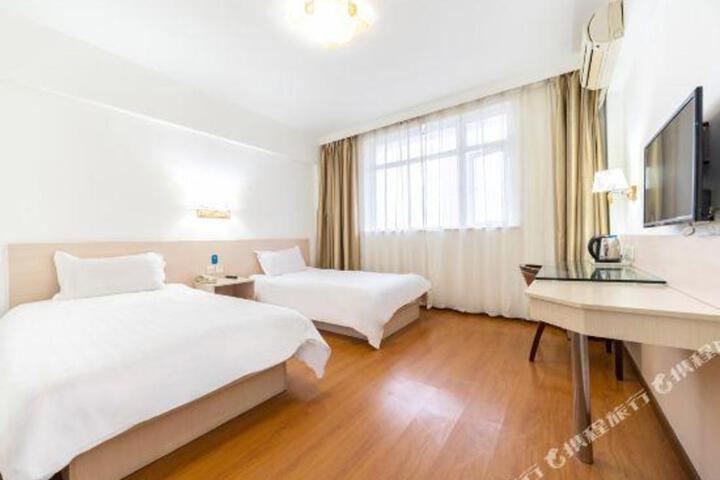 Hanting Hotel (Shanghai Lujiazui Zhangyang Road)
