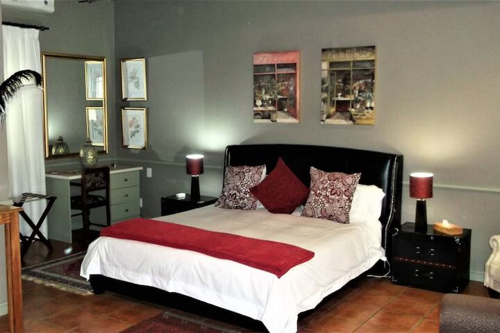 Room 3 of 52
