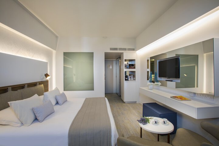 Room 13 of 72