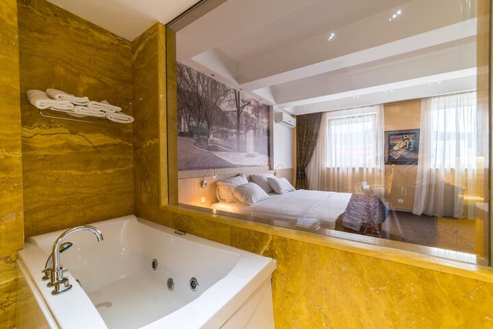 Room 47 of 103