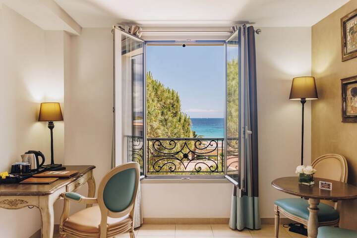 Room 30 of 94
