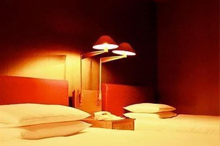 Room 14 of 66