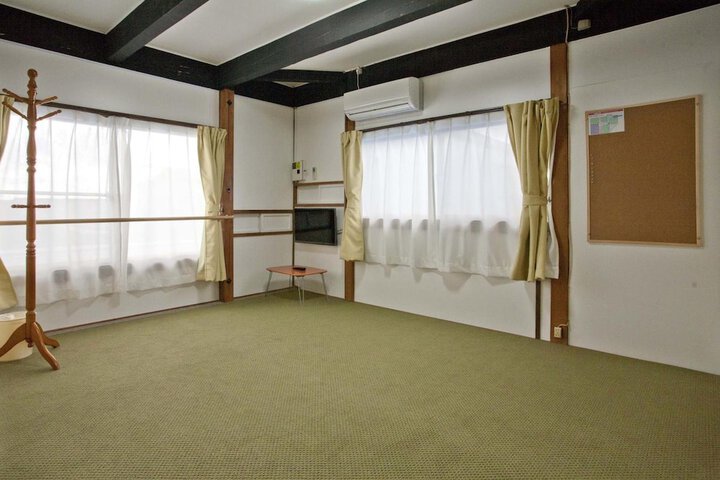 Room 9 of 29