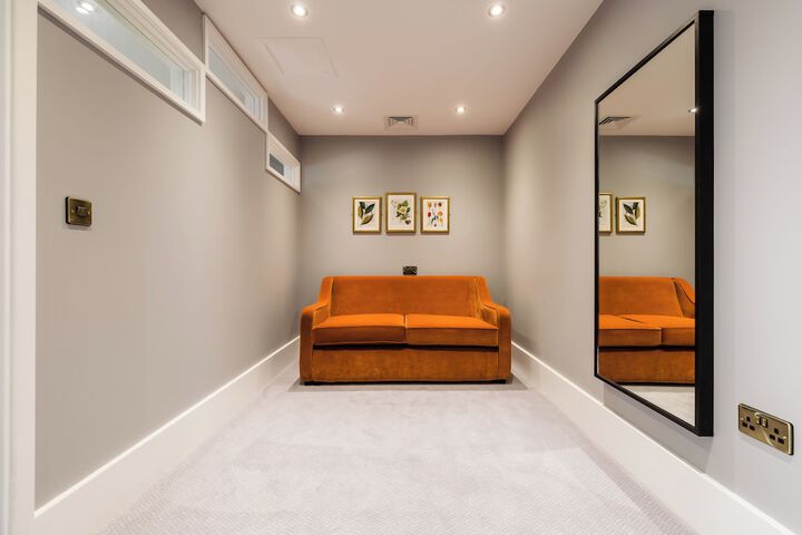 Room 45 of 122