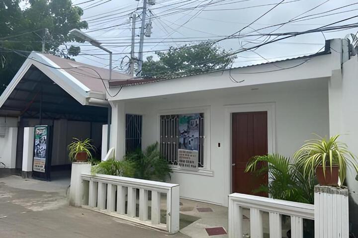 Moalboal Beach Front Hotel