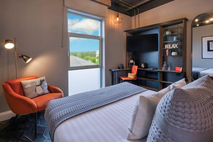 Room 14 of 28