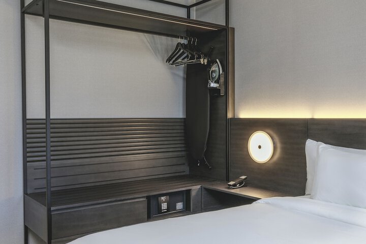 Room 11 of 31
