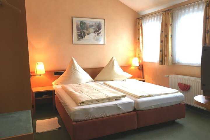 Room 4 of 26