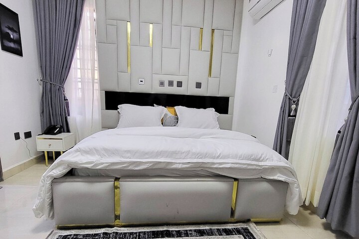 Room 17 of 44