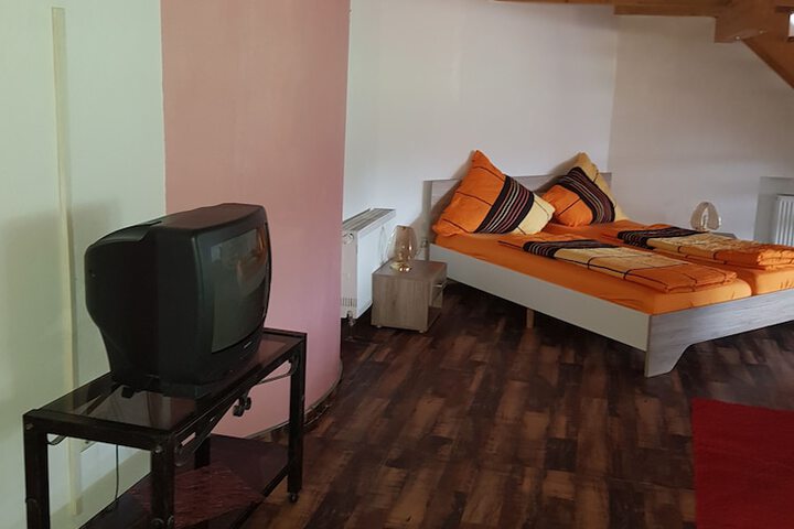 Room 10 of 12