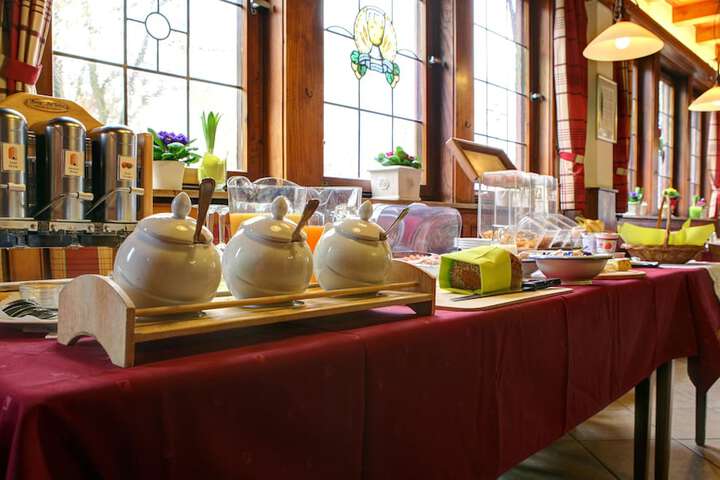 Breakfast/Coffee Service 12 of 17