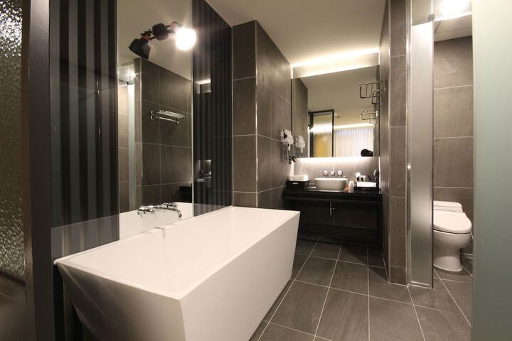 Room 42 of 59