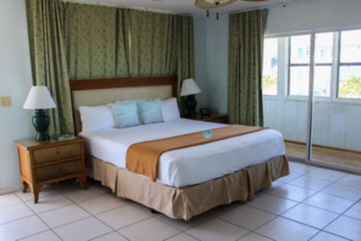 Room 30 of 82