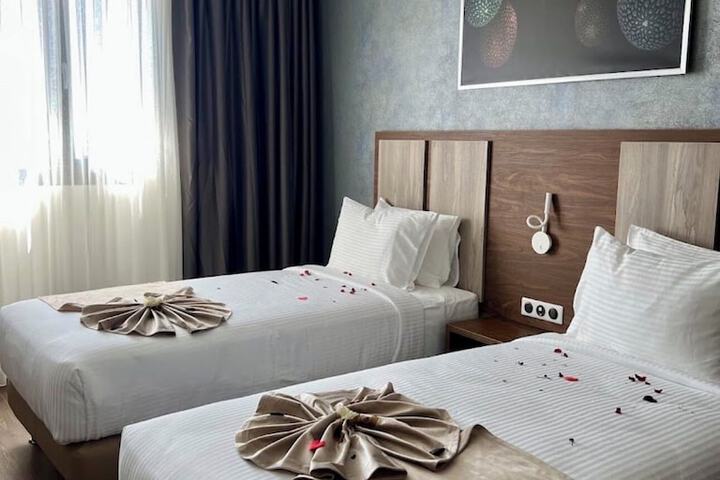 Room 4 of 18
