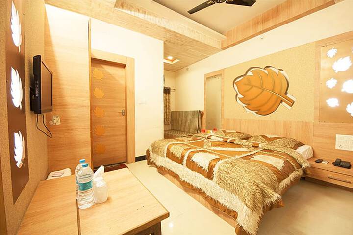 Room 3 of 43