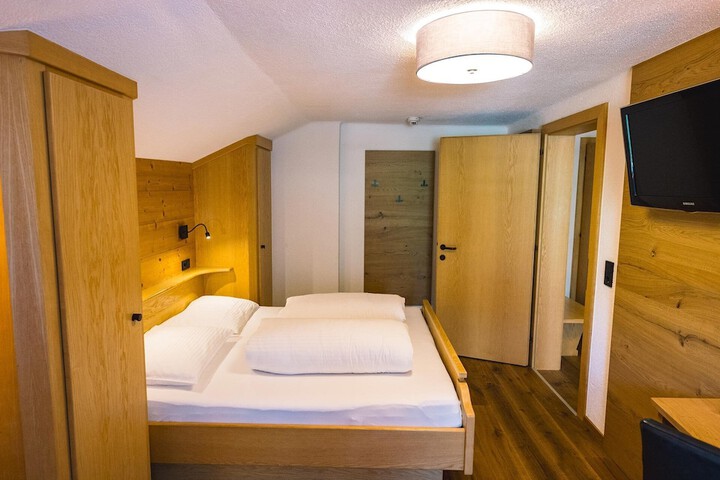 Room 44 of 65