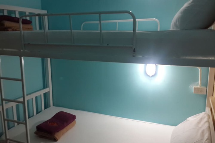 Room 13 of 18