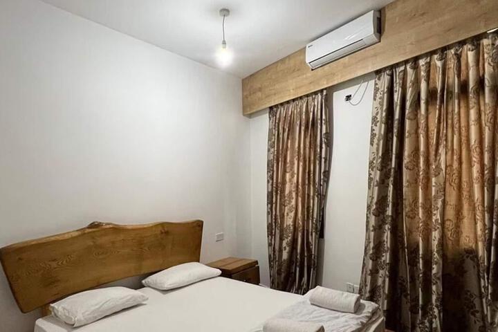 Room 17 of 27