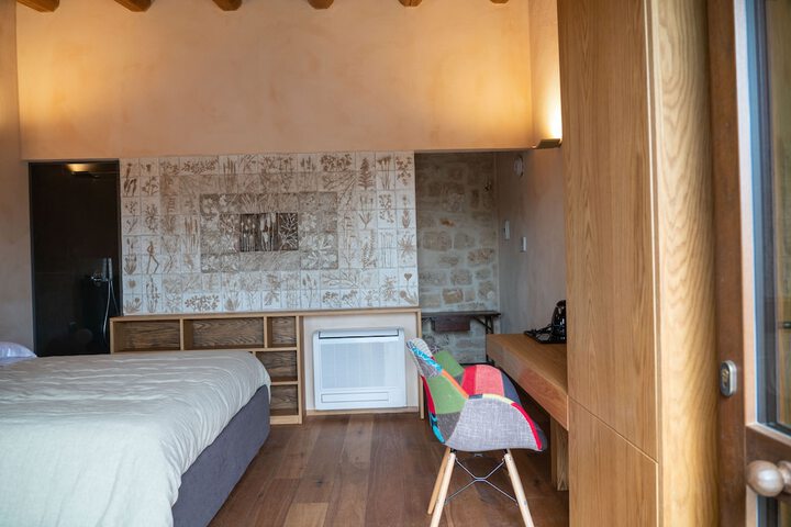 Room 4 of 79