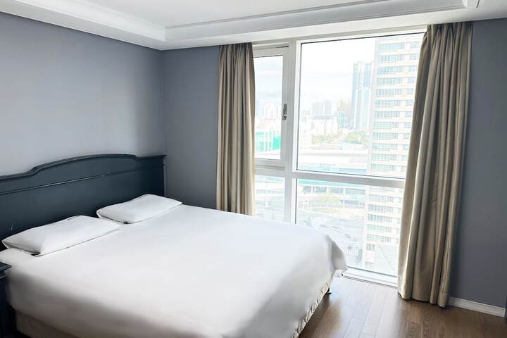 Room 43 of 77