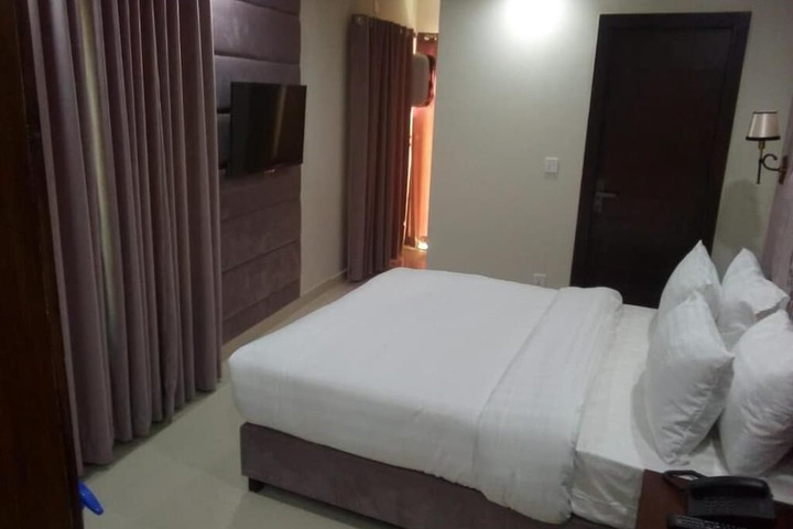 Shelton Suites Bhurban