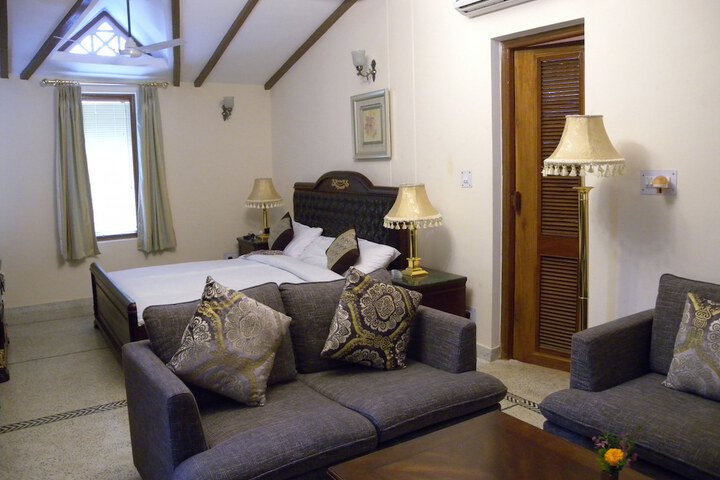 Room 4 of 36