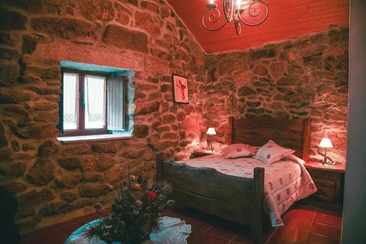 Room 5 of 18