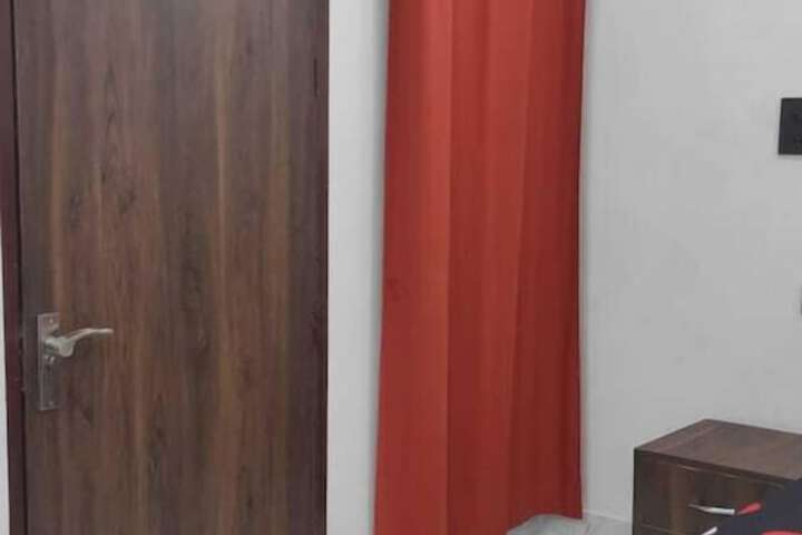 Room 12 of 18