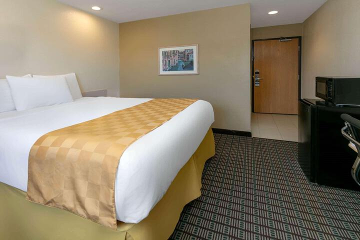 1 Queen Bed Room (5 of 11)