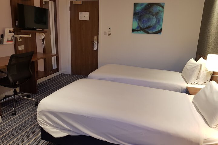 Room 5 of 65