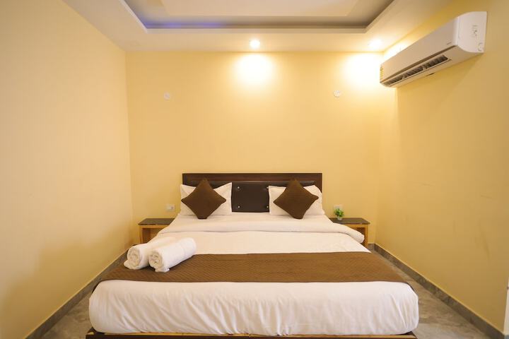 Room 10 of 28