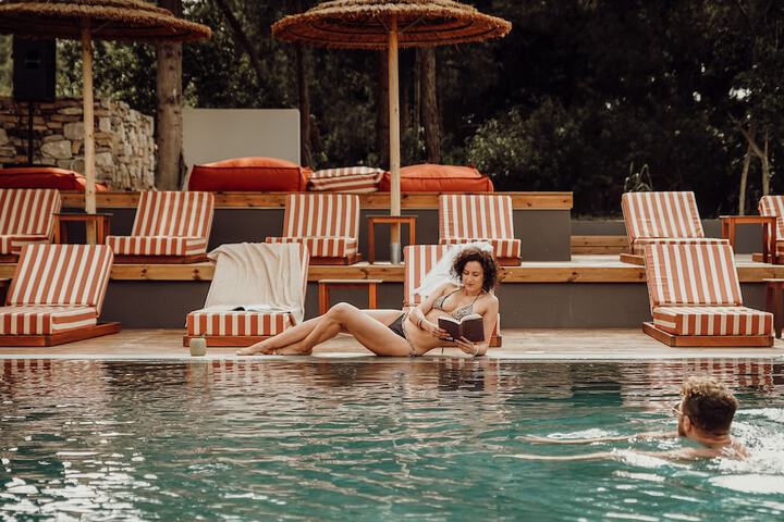 Pool 70 of 221