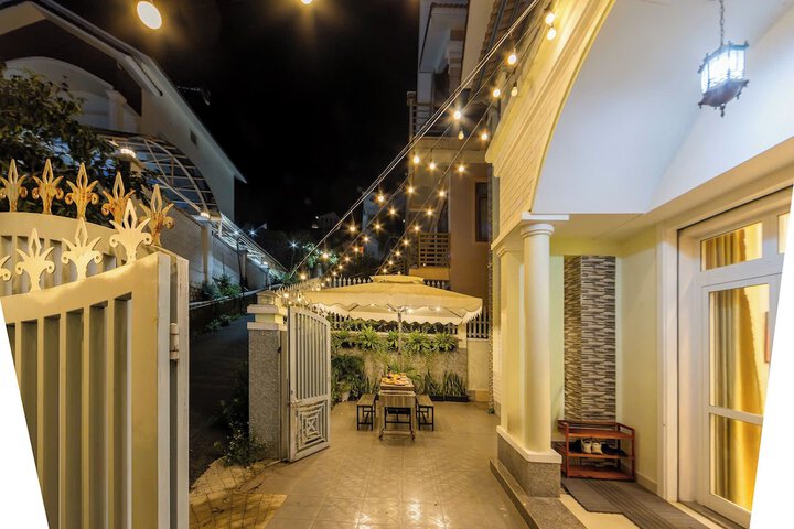 Hotel Exterior 92 of 101