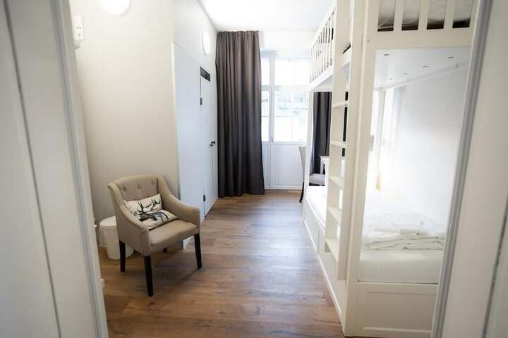 Room 6 of 34
