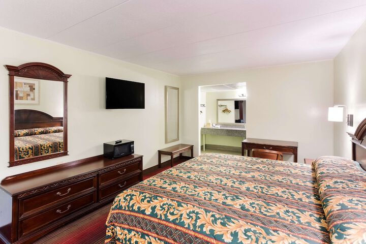 1 King Bed (9 of 13)