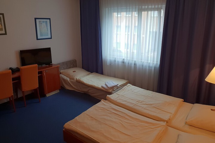 Room 9 of 31