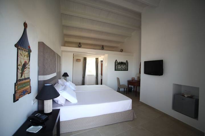 Room 6 of 37
